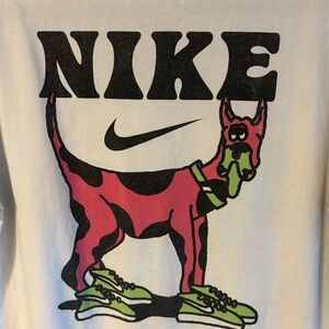 NIKE SB Doggo Loose Fit T-Shirt Dog With Nike Shoes Graphic Print Men's Medium